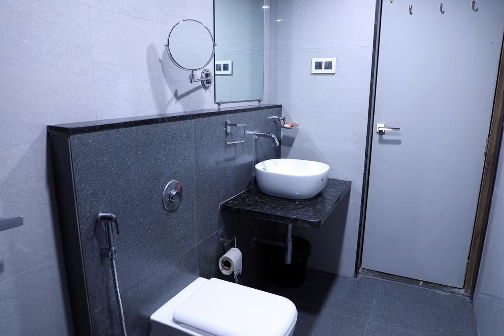 Hotel Jawahar Ulhāsnagar Esterno foto